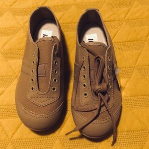 In-Step Cougar Dance Sneaker